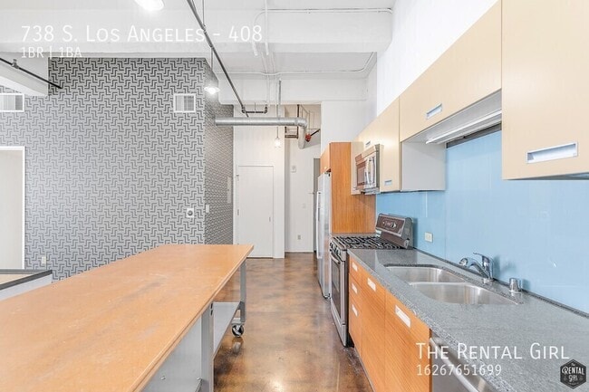 Building Photo - 738 S Los Angeles St