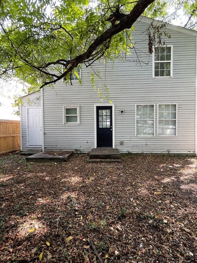 Building Photo - Newly Renovated Just For You!