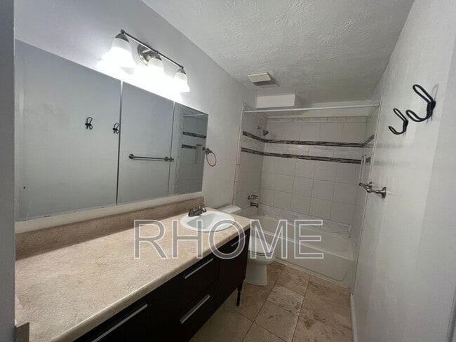 Building Photo - 1420 Lancelot Dr