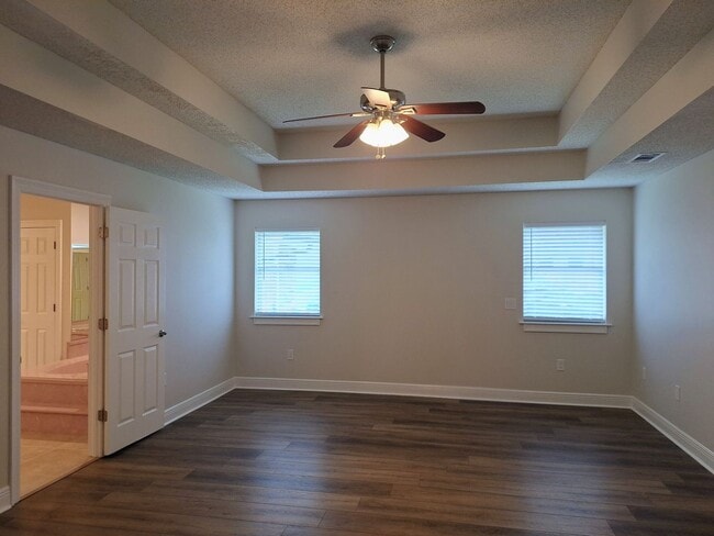 Building Photo - 1410 Lake Village Blvd