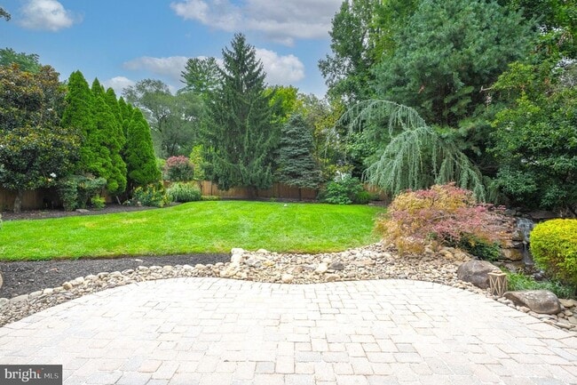 Building Photo - 5905 Lone Oak Dr