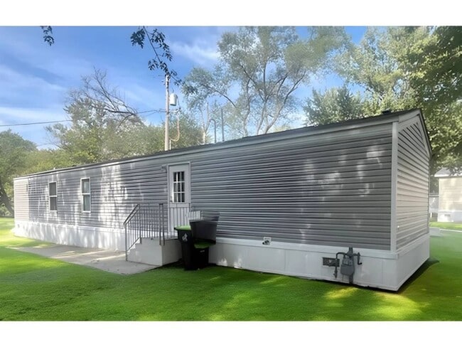 Primary Photo - 1085 Spring Bay Rd