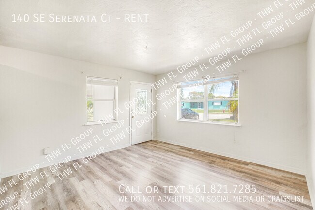 Building Photo - 140 SE Serenata Ct