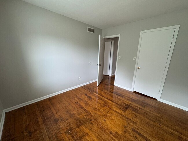 Building Photo - 6563 E 46th St