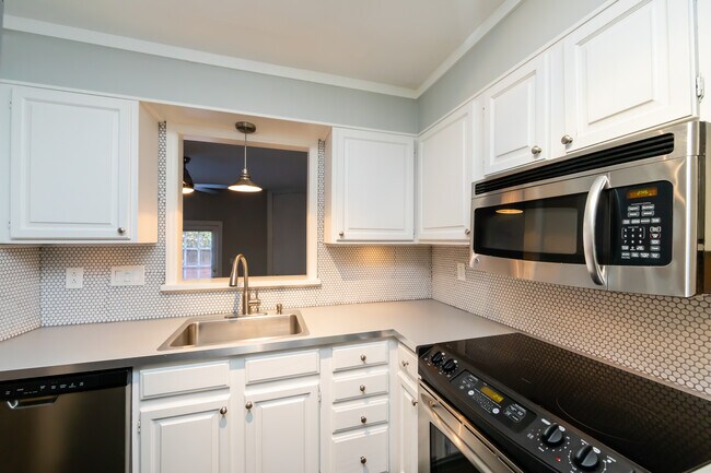 Building Photo - 510 N Poplar St