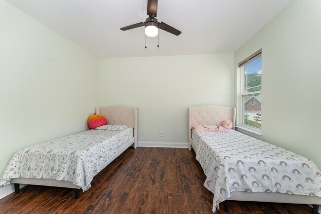 Building Photo - Beautiful 4/3 in High Point