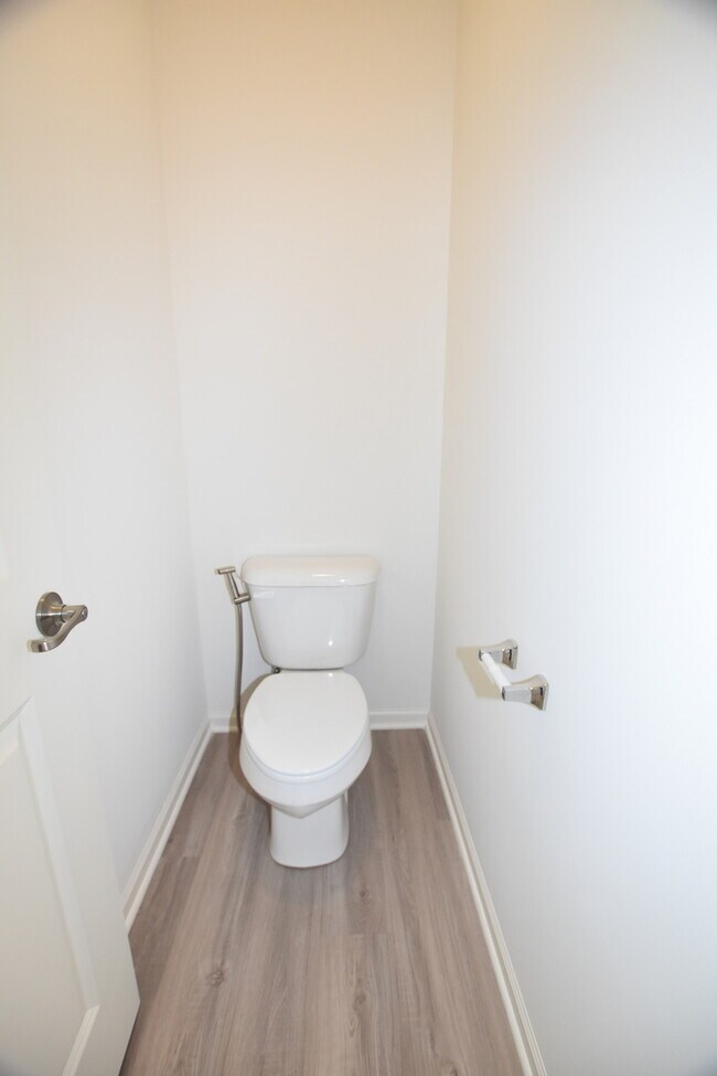 Building Photo - 2945 Showplace Dr