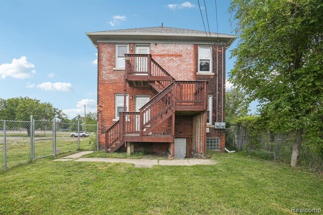 Building Photo - 7370 Cameron St