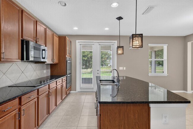 Building Photo - Large 4 bedroom home in Oakleaf