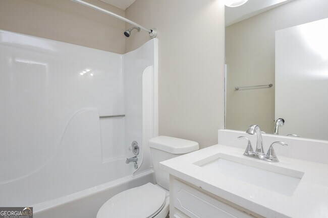 Building Photo - 5642 Riverside Dr