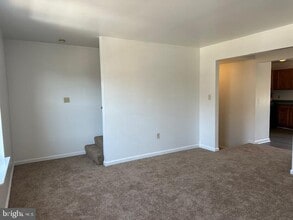 Building Photo - 26 Petersburg Ln