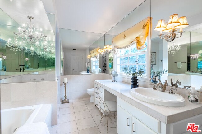 Building Photo - 1148 Coldwater Canyon Dr