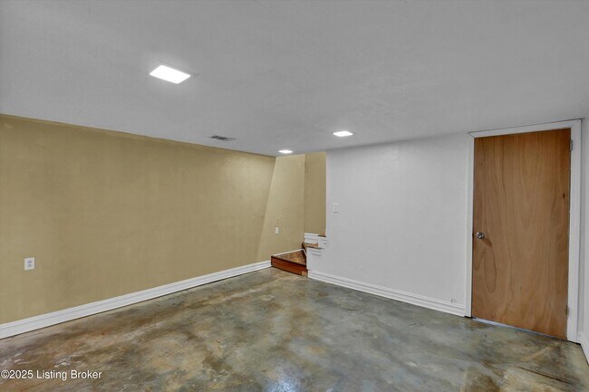 Building Photo - 7405 Ridan Way