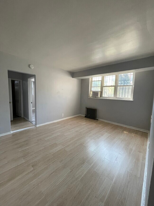 60 Crawford Ave B - 58 Crawford St