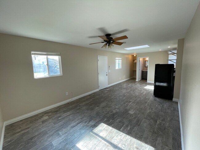 Building Photo - 243 Oxford St