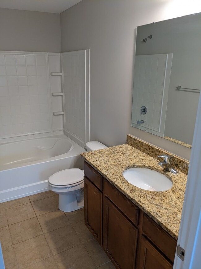 Building Photo - 3- Bedroom Townhome in Prosperity Place