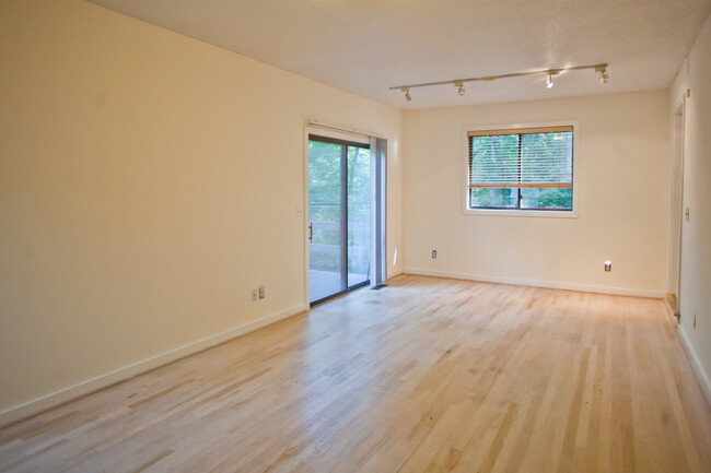 Building Photo - Super cute house in Carrboro!