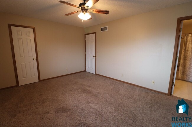 Building Photo - Lovely 3 bed Townhome!