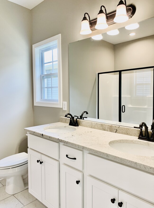 Building Photo - 850 McIntyre St