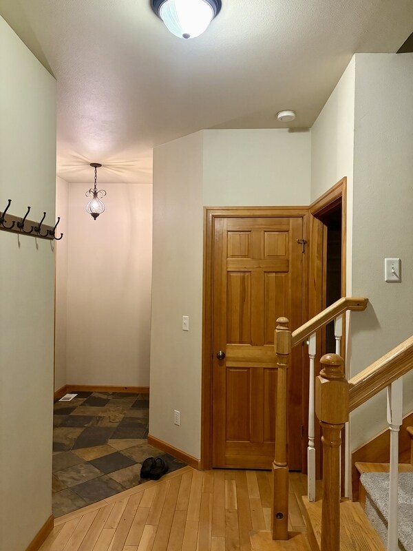 Building Photo - 2285 James Cir