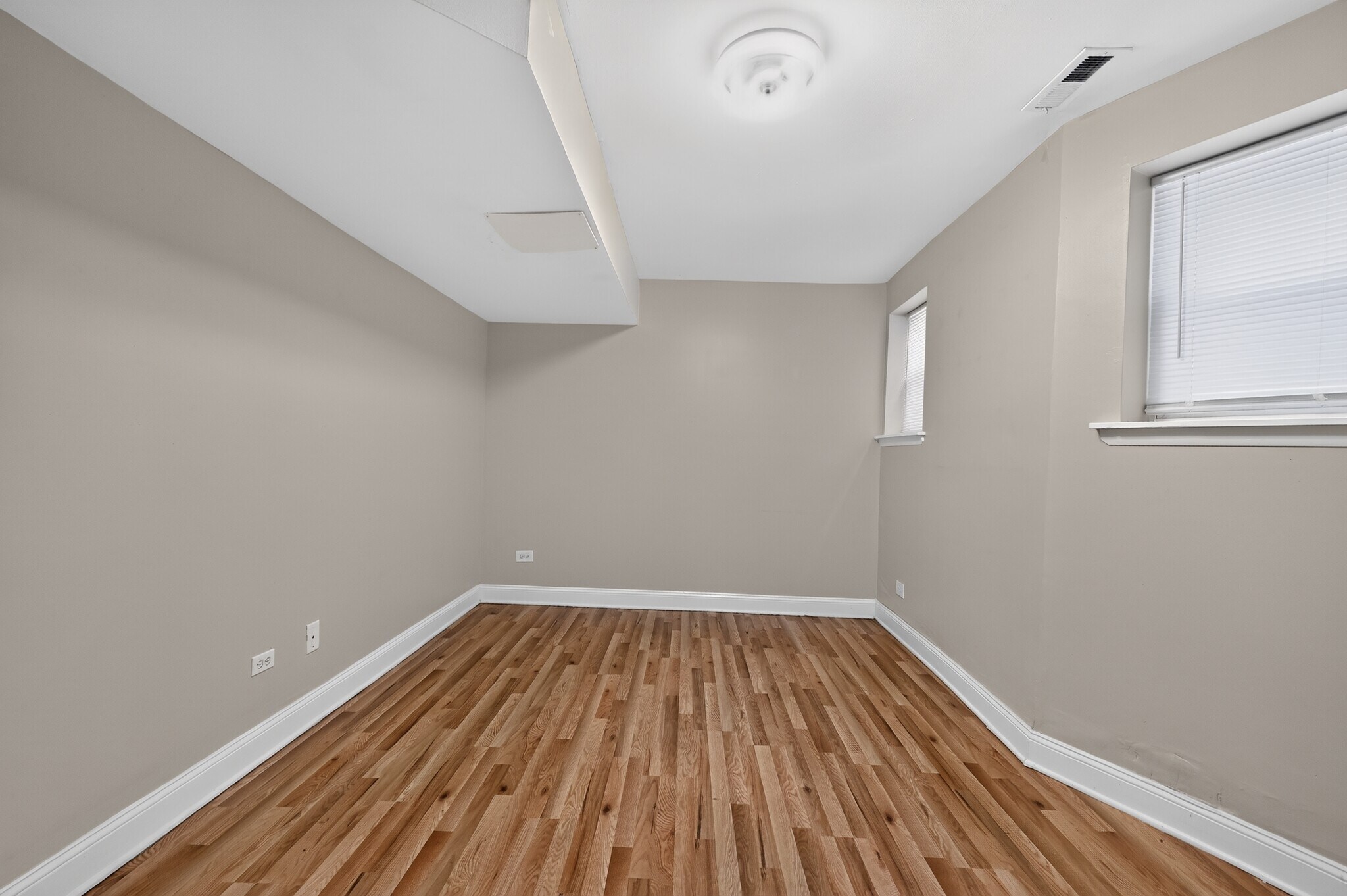 Building Photo - 1516 W Farwell Ave