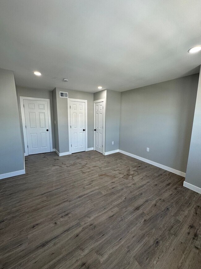Building Photo - Newly renovated 3 bed/1 bath