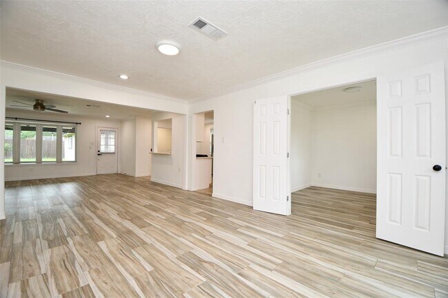 Building Photo - 5951 Beaudry Dr