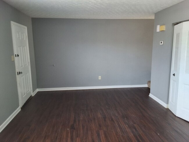 Building Photo - 1221 Clear Ridge Ln