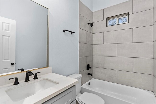 Building Photo - 1010 Junell St