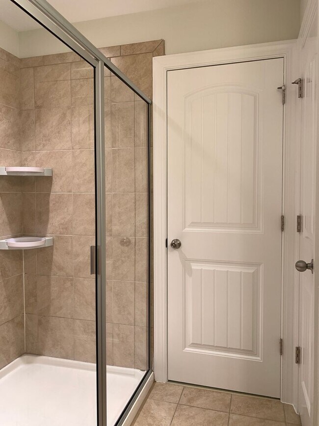 Building Photo - PRIME LOCATION, 3 Bedrooms Suites Apex TH ...