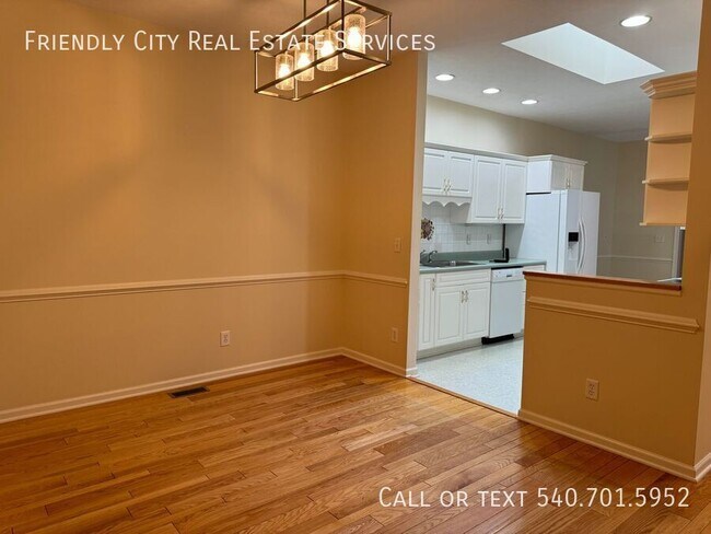 Building Photo - Beautiful Duplex at Spring Oaks