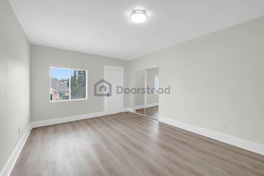 Building Photo - 1762 S New England St