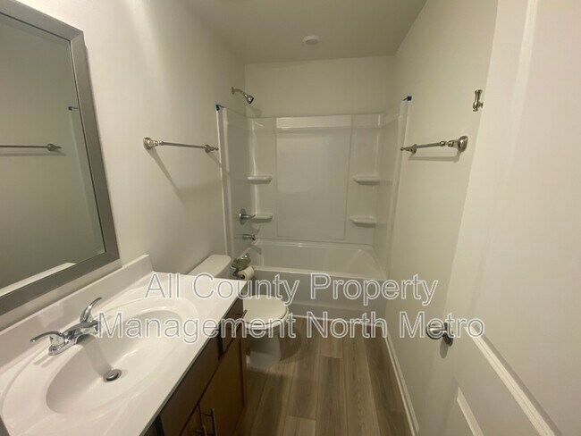 Building Photo - 152 Parkwood Dr