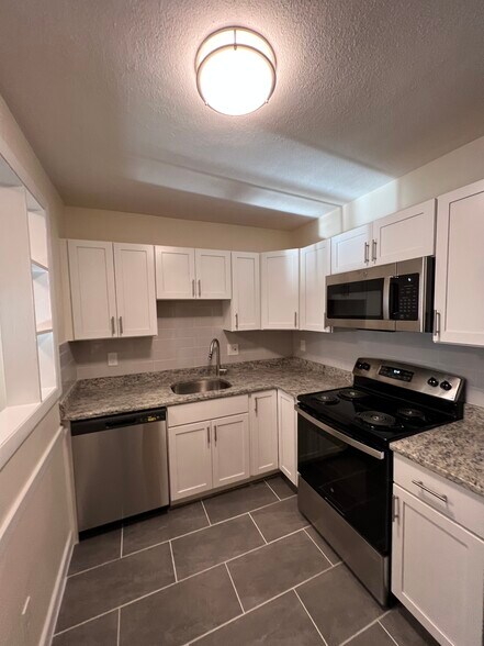 Building Photo - 288 Grove St