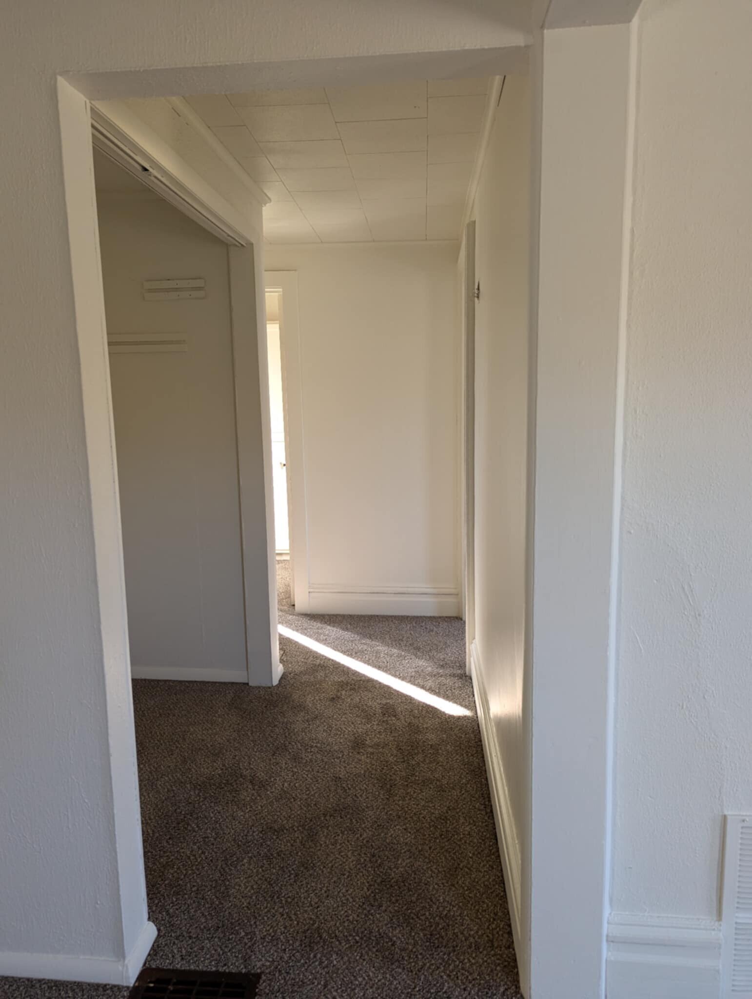 Building Photo - 709 E 2nd St