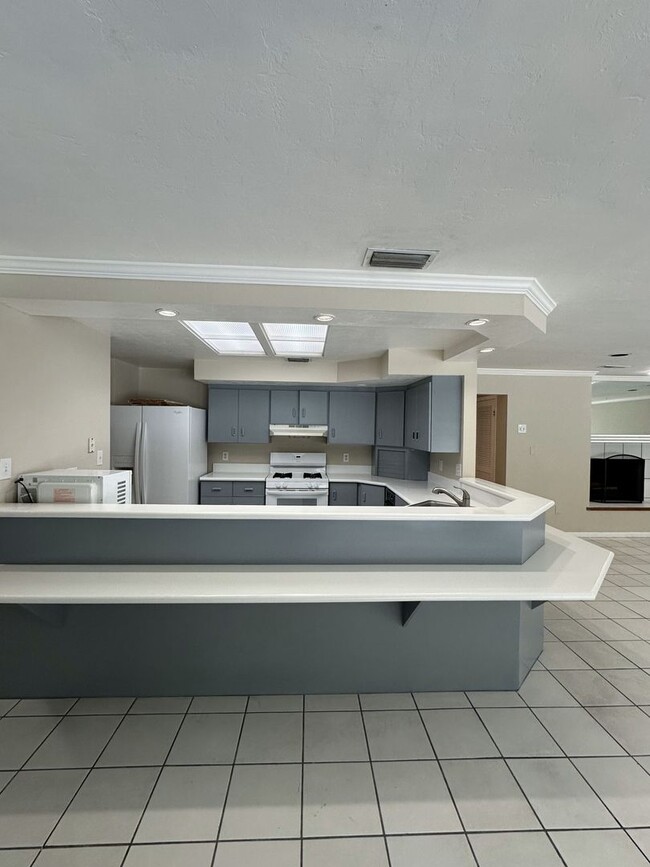 Building Photo - Upgraded 4BR/3.5BA Pool Home in Prestigiou...