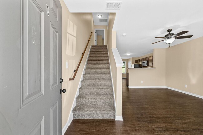 Building Photo - 161 Center Pointe Dr