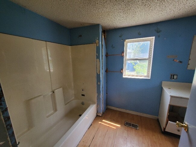 Building Photo - 410 N Branson St