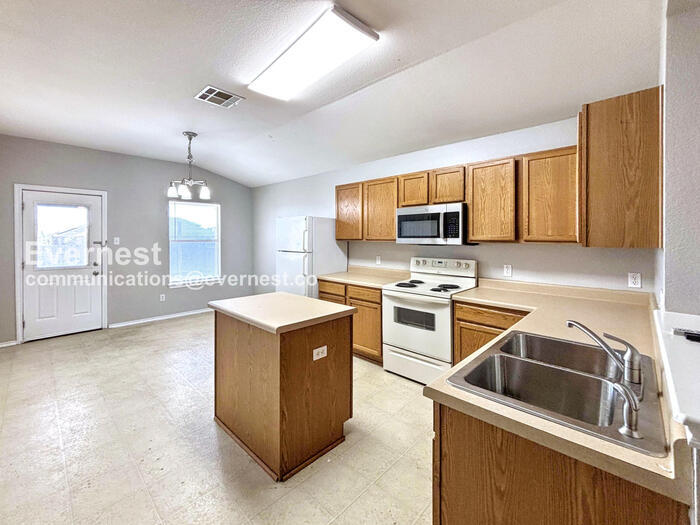 Building Photo - 306 Mossy Rock Dr