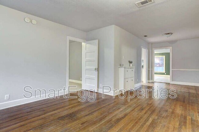 Building Photo - 1309 E 13th St
