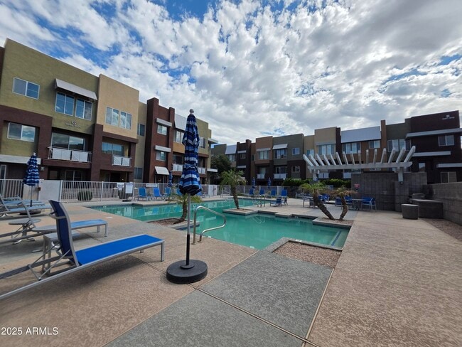 Building Photo - 6605 N 93RD Ave