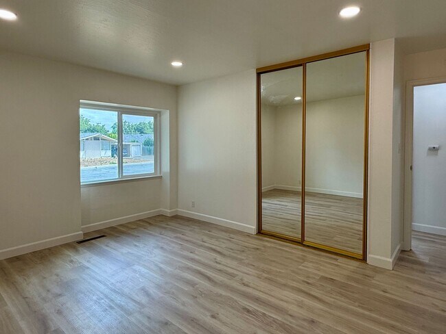Building Photo - Bright & Updated 3 Bedroom 2 Bath Single Family Home in Santa Clara