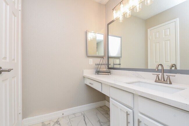 Building Photo - 8307 Stagewood Dr