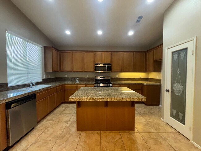 Building Photo - (APPLICATION PENDING) Upgraded West Lancaster Home