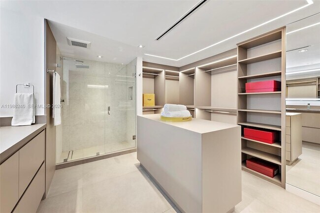 Building Photo - 2301 Collins Ave