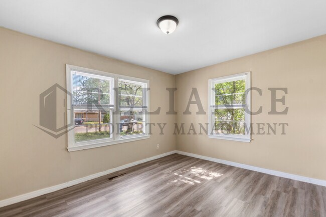 Building Photo - 1401 W 34th St S