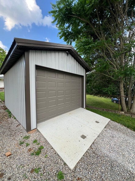 Building Photo - 322 E Chestnut St