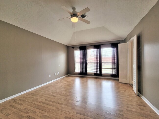 Building Photo - 13122 Waldemere Dr