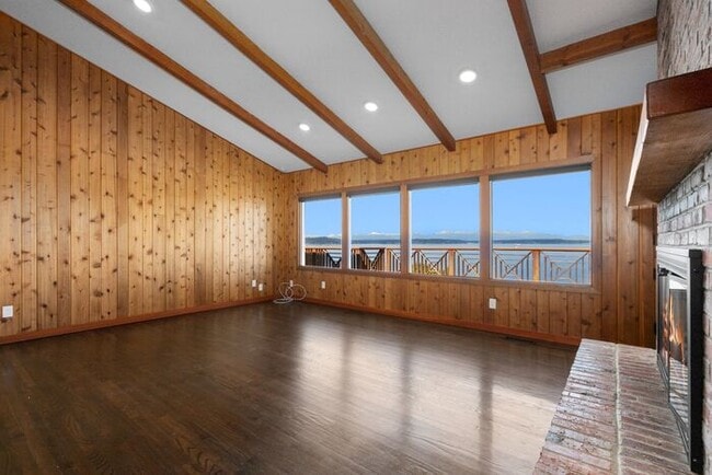 Building Photo - Air Conditioned Pacific Northwest Classic ...