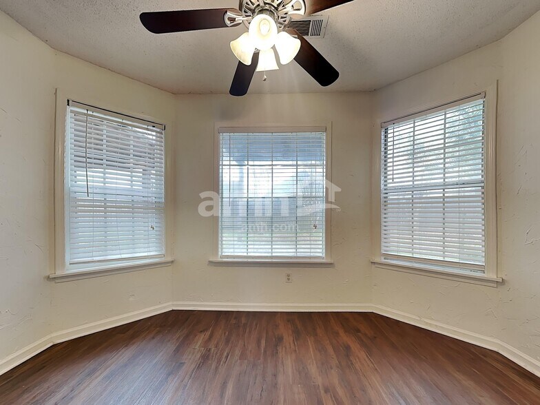 Building Photo - 245 Brookstone Cove